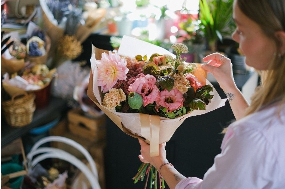 Buy a bouquet of flowers in spring