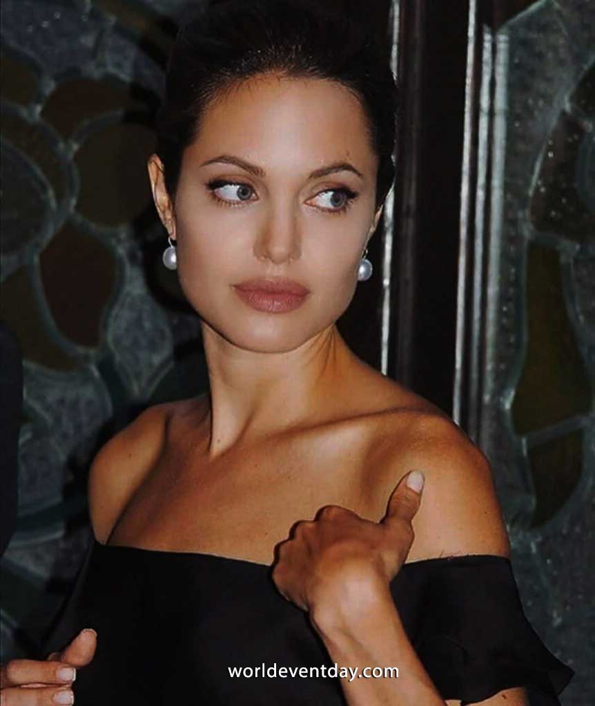 Angelina Jolie Anorexic 2